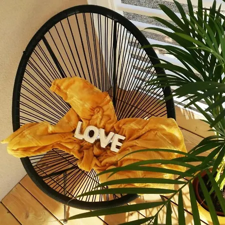 Mobile Nensi Biograd Na Moru